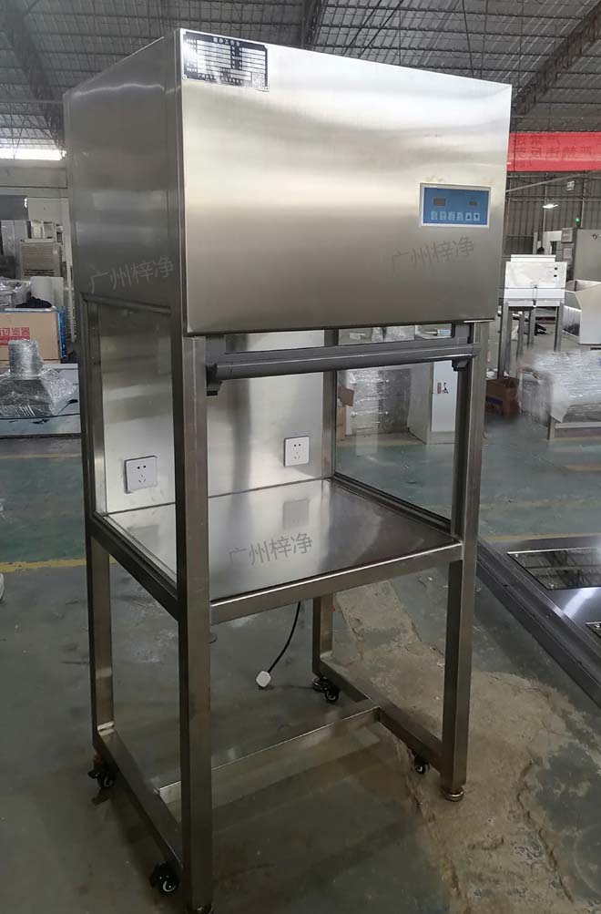 升降門超凈工作臺是一種提供局部無塵無菌工作環境的單向流型空氣凈化設備