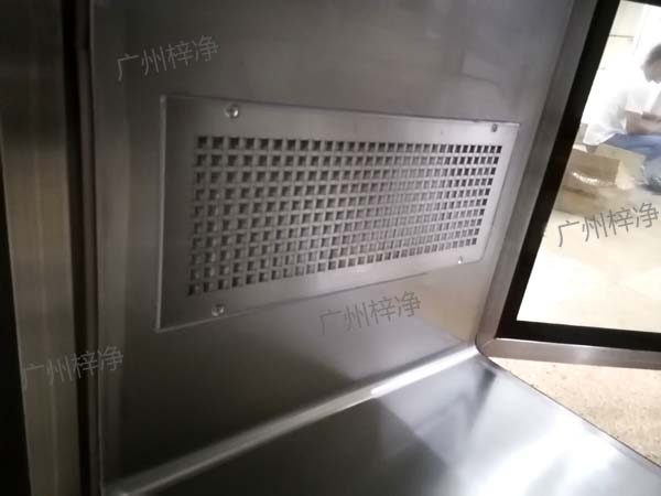 自凈式傳遞窗內(nèi)部采用圓弧設(shè)計